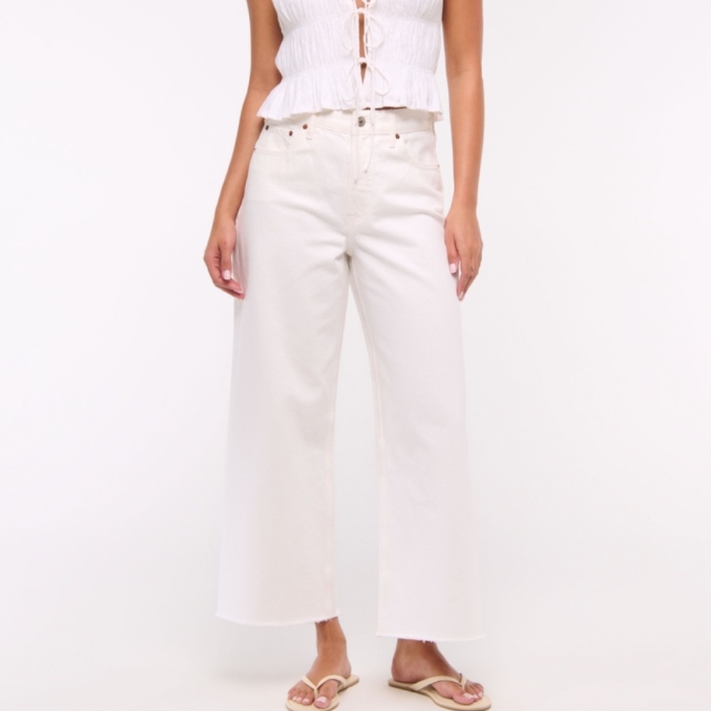 Abercrombie & Fitch Cropped Wide Leg Jeans